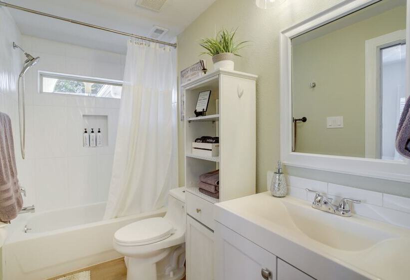 Breezy Pet Friendly Houston Home ~ 1 Mi To Dtwn!