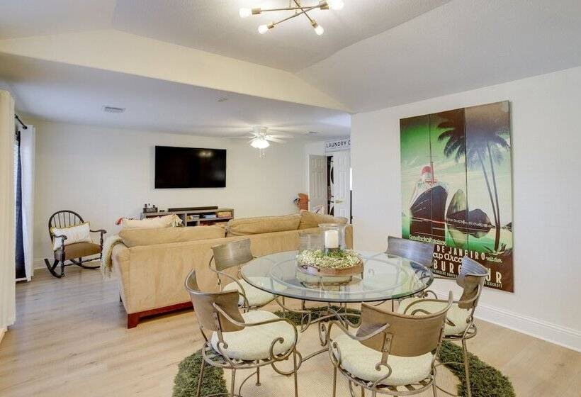 Breezy Pet Friendly Houston Home ~ 1 Mi To Dtwn!