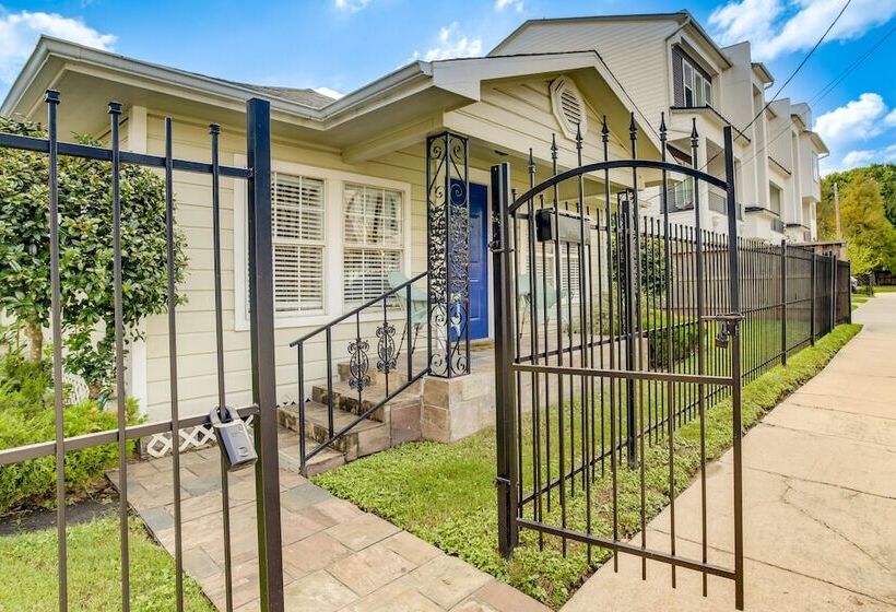 Breezy Pet Friendly Houston Home ~ 1 Mi To Dtwn!