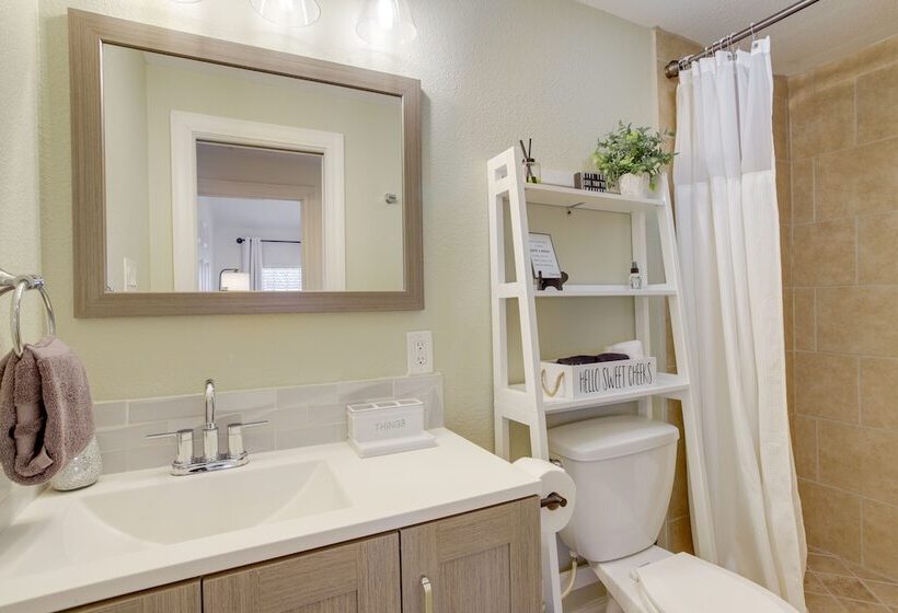 Breezy Pet Friendly Houston Home ~ 1 Mi To Dtwn!