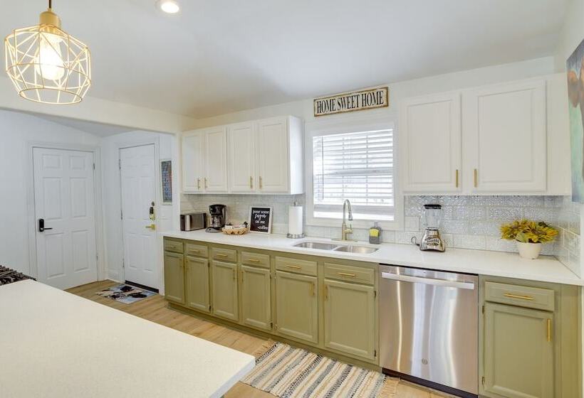 Breezy Pet Friendly Houston Home ~ 1 Mi To Dtwn!