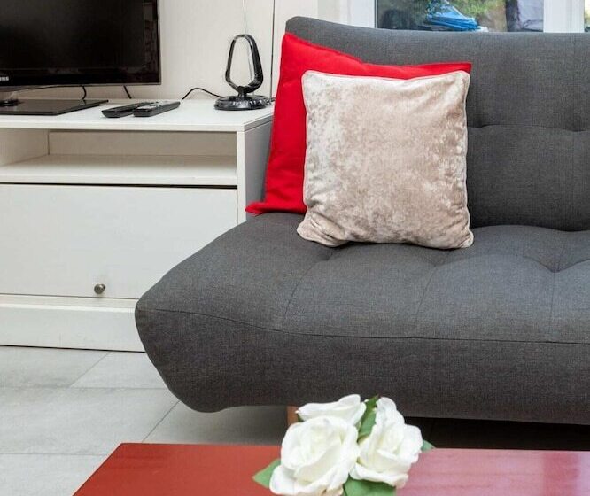 Bright & Contemporary 1bedroom Annexe Herne Hill!