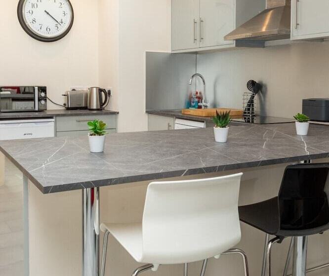 Bright & Contemporary 1bedroom Annexe Herne Hill!