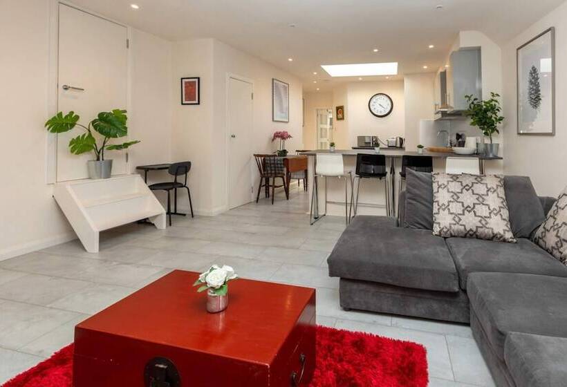 Bright & Contemporary 1bedroom Annexe Herne Hill!