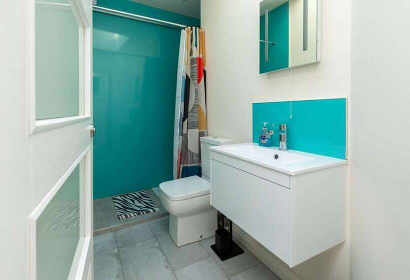 Bright & Contemporary 1bedroom Annexe Herne Hill!