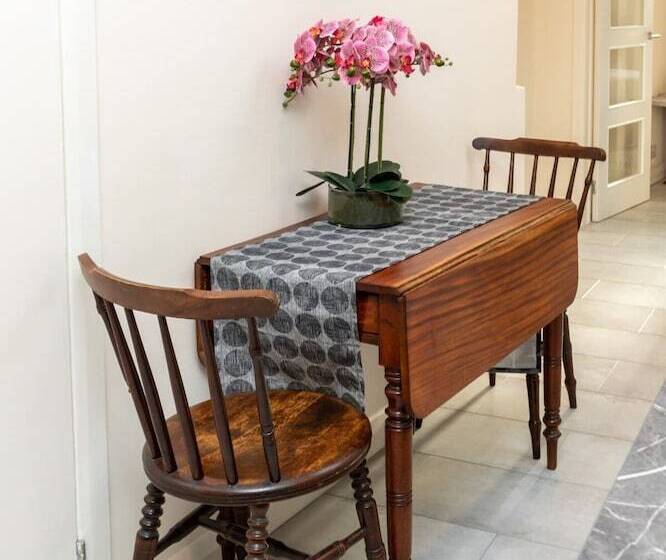 Bright & Contemporary 1bedroom Annexe Herne Hill!