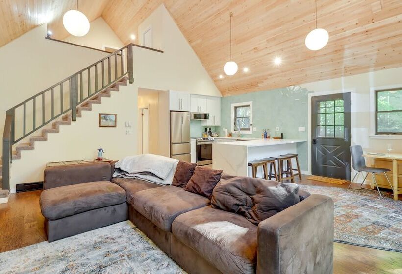 Bright + Modern Poconos Cabin: Community Beach!