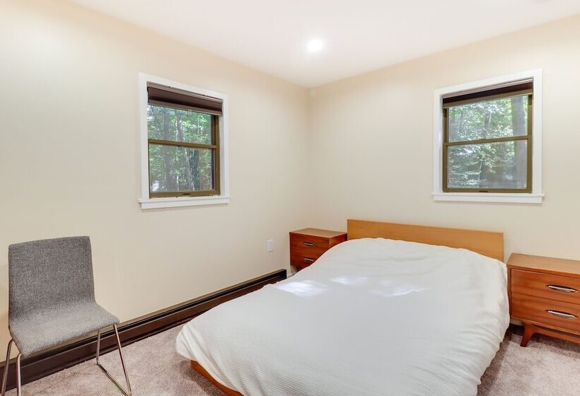 Bright + Modern Poconos Cabin: Community Beach!