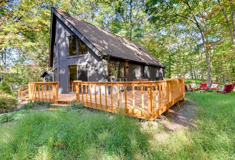 Bright + Modern Poconos Cabin: Community Beach!