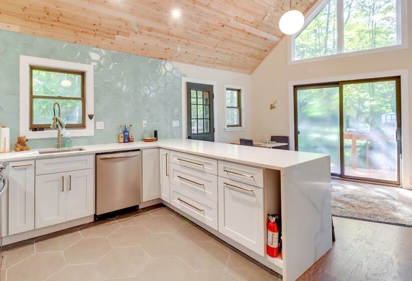 Bright + Modern Poconos Cabin: Community Beach!