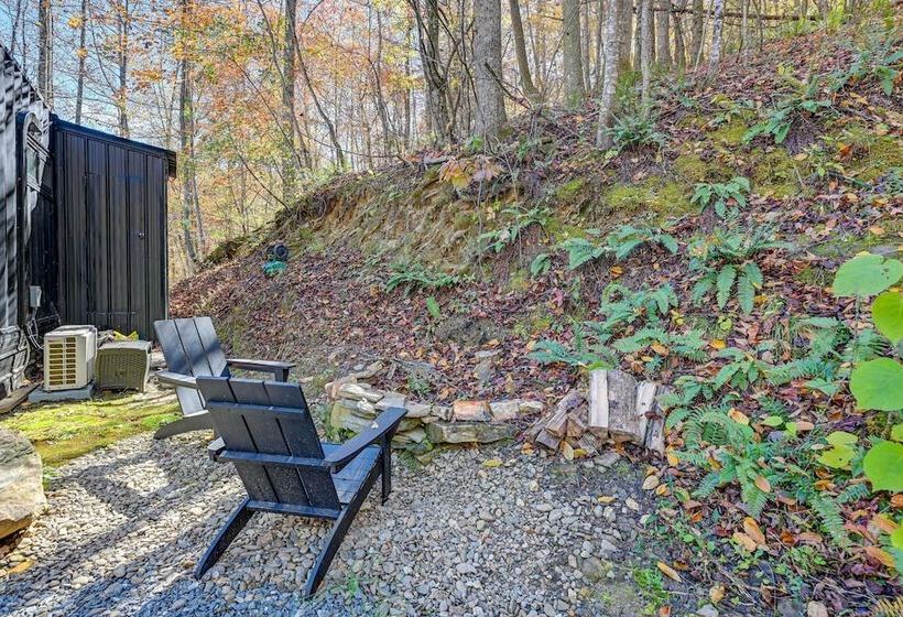 Bryson City Tiny Cabin W/ Deck Near River Access!