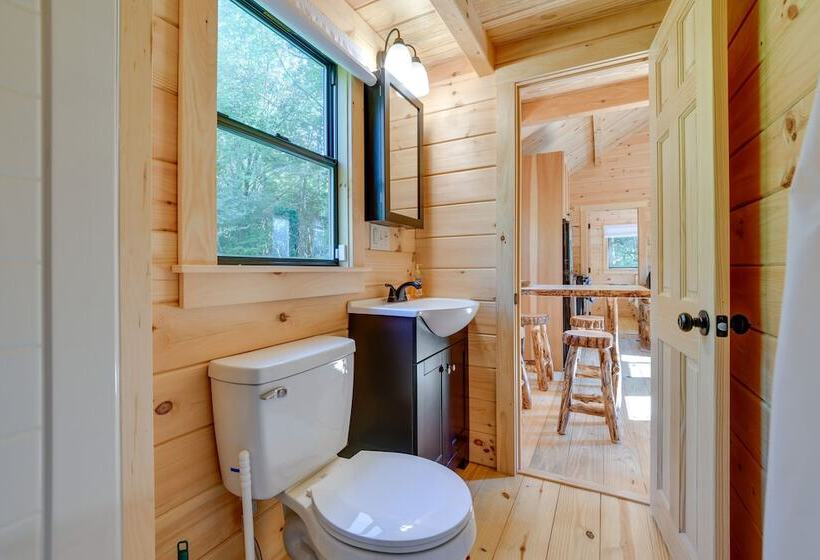 Catskills Tiny Home Cabin: Surrounded By Nature!