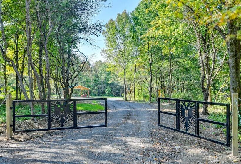 Catskills Tiny Home Cabin: Surrounded By Nature!