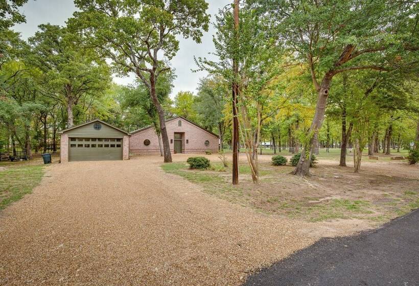 Cedar Creek Lake Retreat   Near Wedding Venues