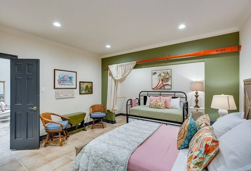 Cedar Creek Lake Retreat   Near Wedding Venues