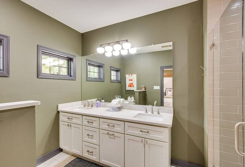 Cedar Creek Lake Retreat   Near Wedding Venues