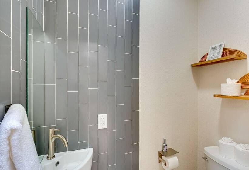 Cedar Creek Lake Retreat   Near Wedding Venues