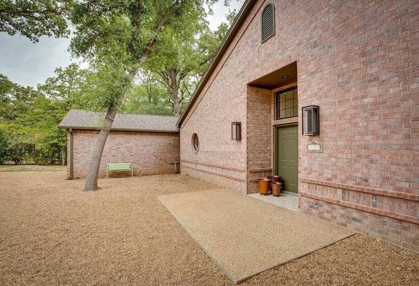 Cedar Creek Lake Retreat   Near Wedding Venues