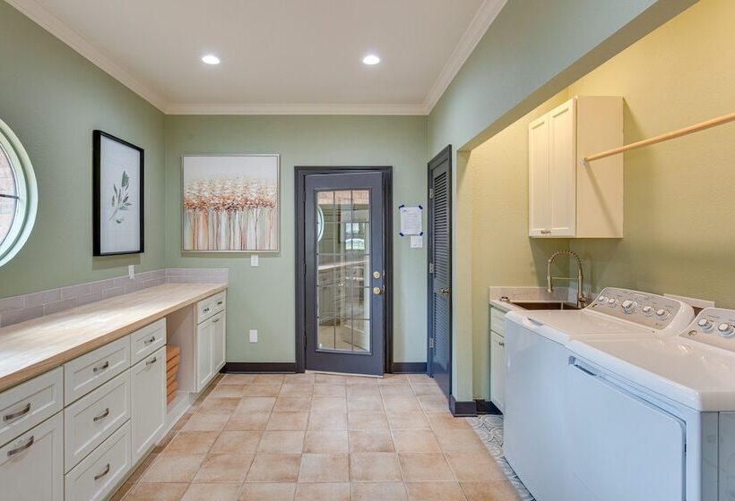 Cedar Creek Lake Retreat   Near Wedding Venues