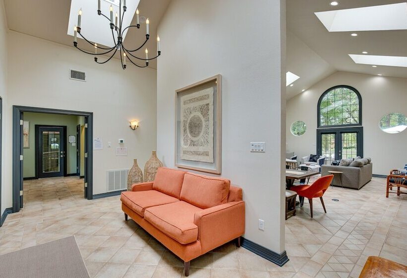 Cedar Creek Lake Retreat   Near Wedding Venues