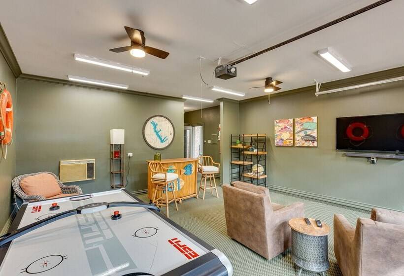 Cedar Creek Lake Retreat   Near Wedding Venues