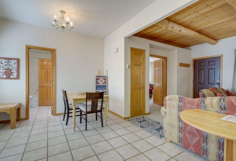 Charming Amalia Retreat W/ Fireplace & Grill!