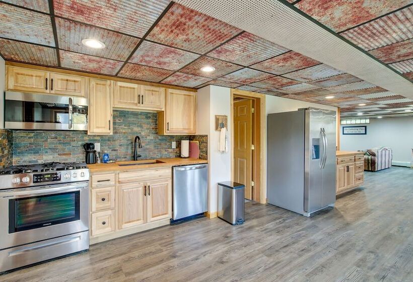 Charming Clintonville Retreat   Relax & Kayak!