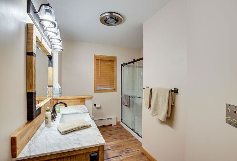 Charming Clintonville Retreat   Relax & Kayak!