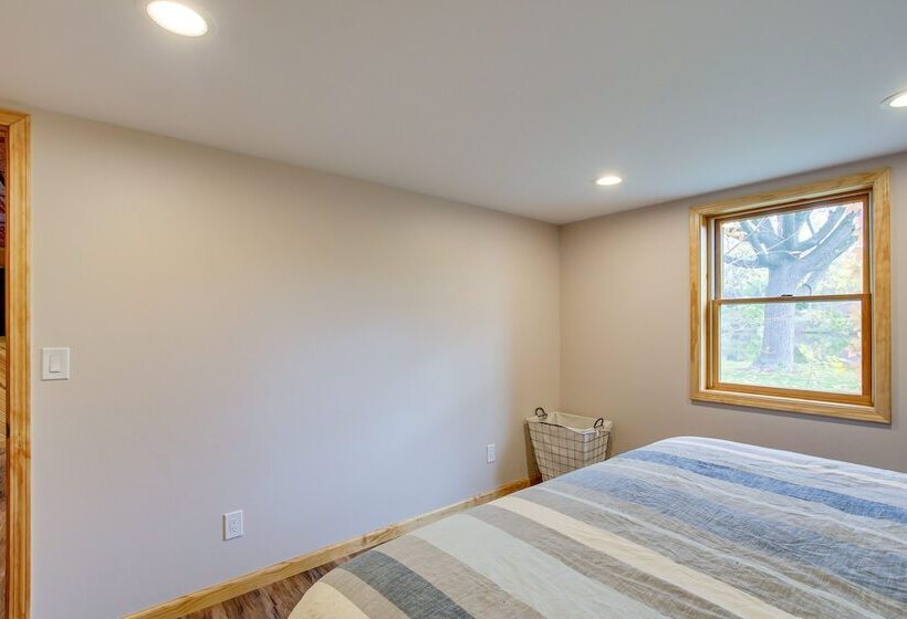 Charming Clintonville Retreat   Relax & Kayak!