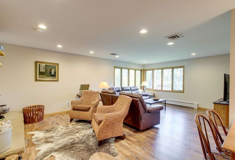 Charming Clintonville Retreat   Relax & Kayak!