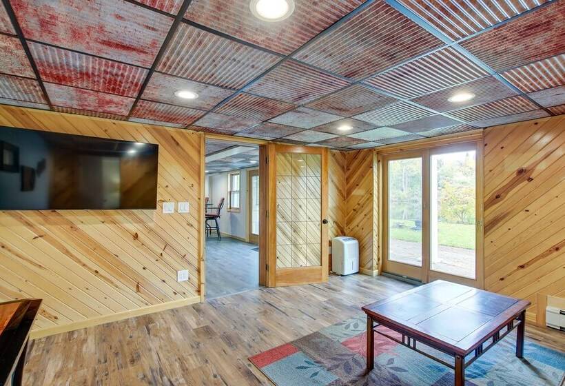 Charming Clintonville Retreat   Relax & Kayak!