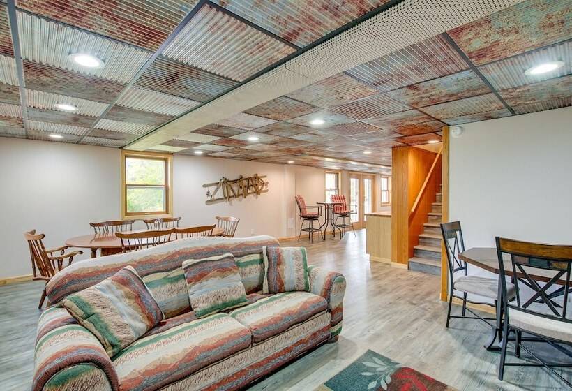 Charming Clintonville Retreat   Relax & Kayak!