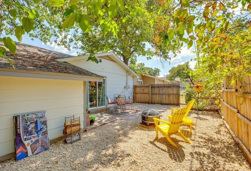 Charming Granbury Cottage Retreat W/ Private Patio
