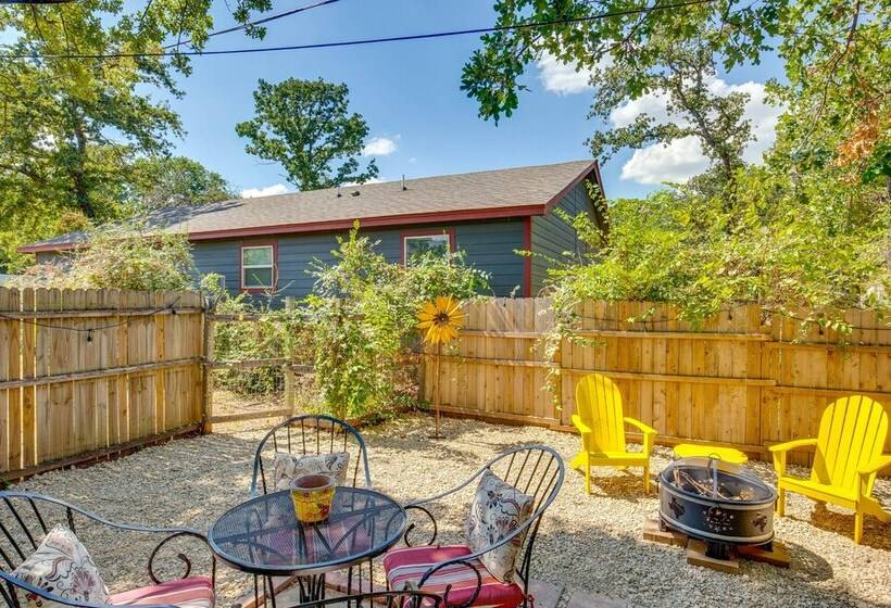 Charming Granbury Cottage Retreat W/ Private Patio