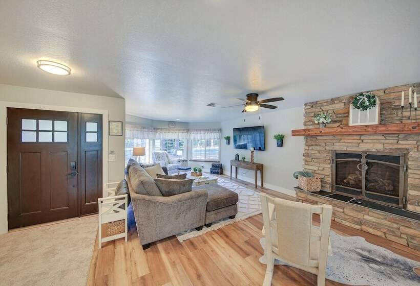 Charming Idaho Home W/ Hot Tub, Near Beaches!