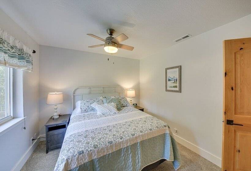 Charming Idaho Home W/ Hot Tub, Near Beaches!