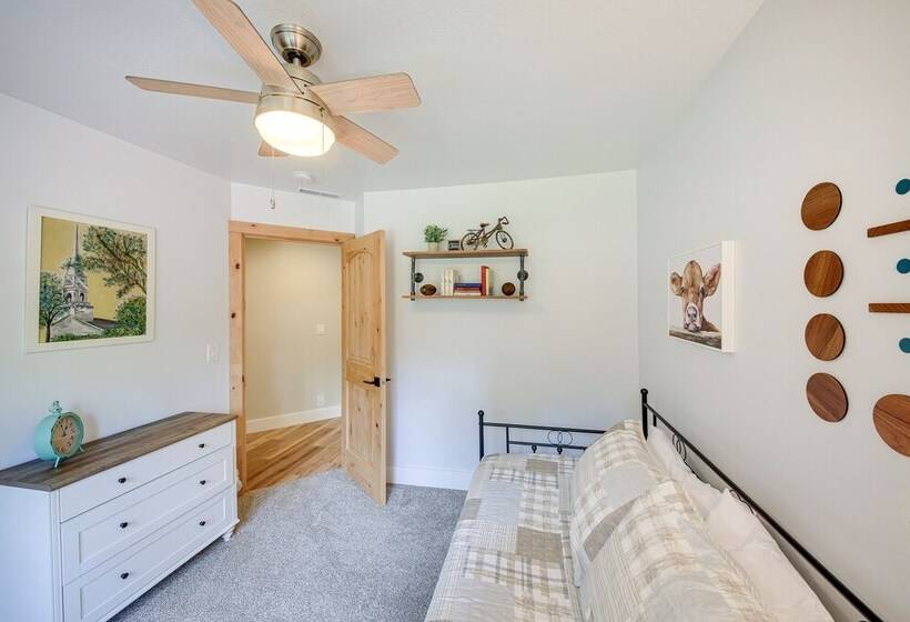 Charming Idaho Home W/ Hot Tub, Near Beaches!