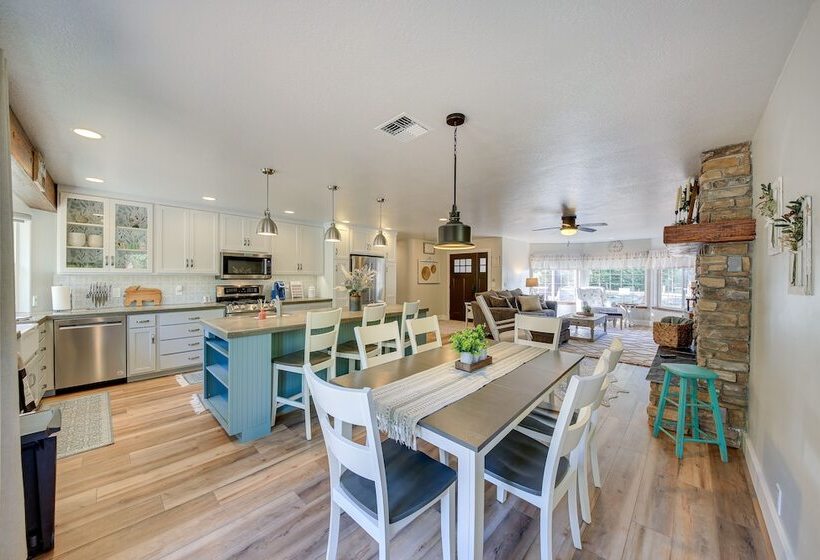 Charming Idaho Home W/ Hot Tub, Near Beaches!