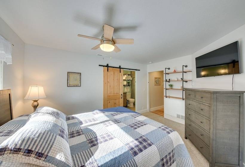 Charming Idaho Home W/ Hot Tub, Near Beaches!