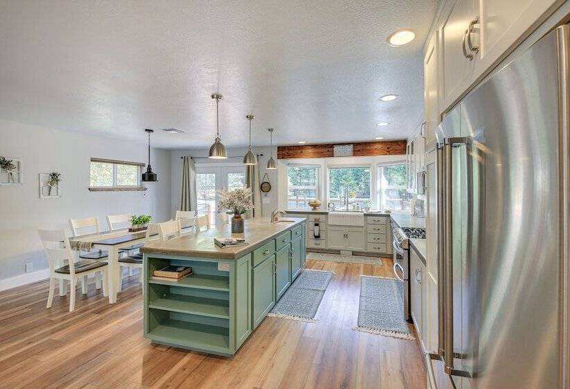 Charming Idaho Home W/ Hot Tub, Near Beaches!