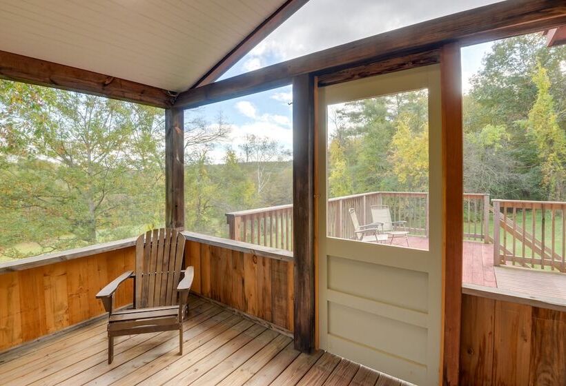 Charming Putney Home: Porch, Grill & Hiking Trails