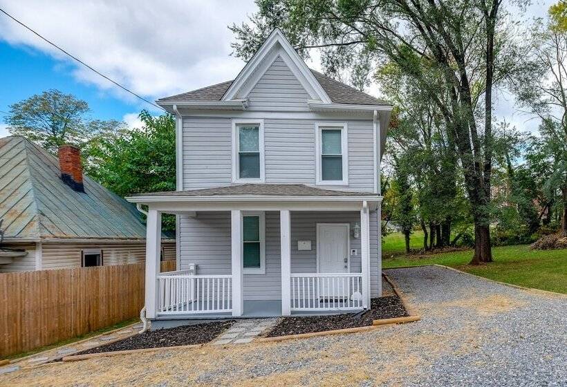 Charming Roanoke Vacation Home   1 Mi To Downtown!