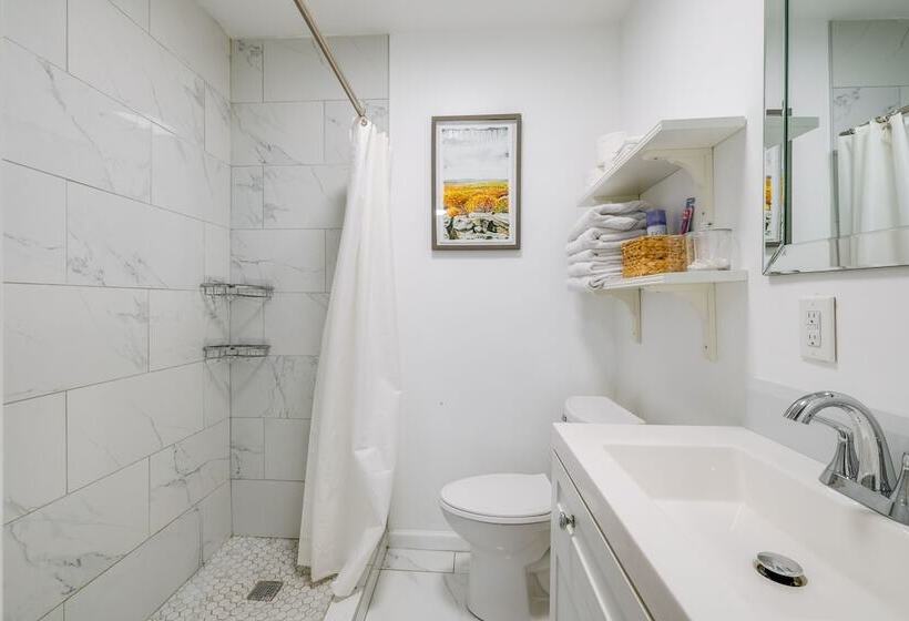 Charming Roanoke Vacation Home   1 Mi To Downtown!