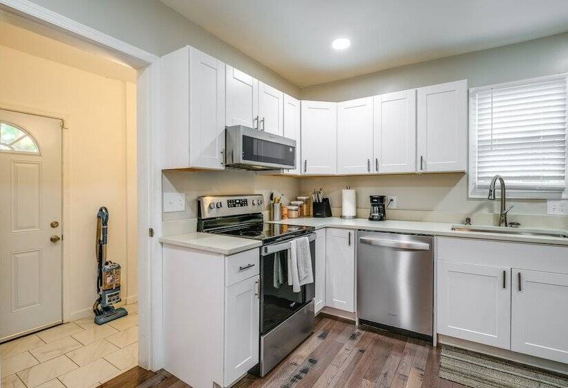 Charming Roanoke Vacation Home   1 Mi To Downtown!