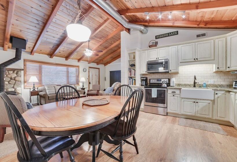 Roscommon Cottage   Walk To Higgins Lake!