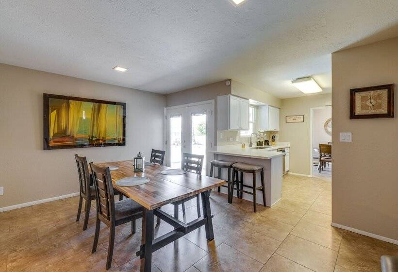 Charming Tempe Home W/ Pool & Putting Green!