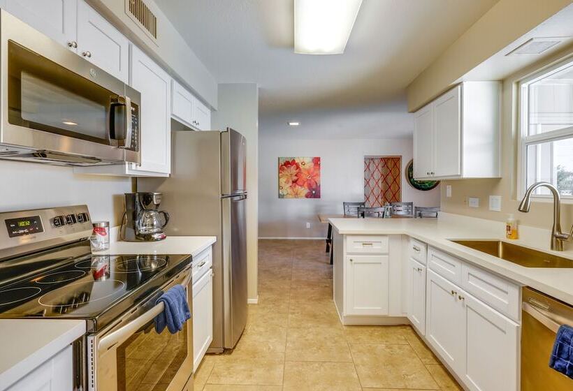 Charming Tempe Home W/ Pool & Putting Green!