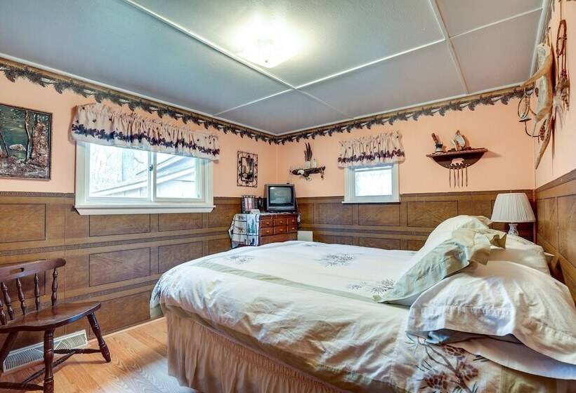 Charming Watersmeet Cabin W/ Dock On Kitty Island!