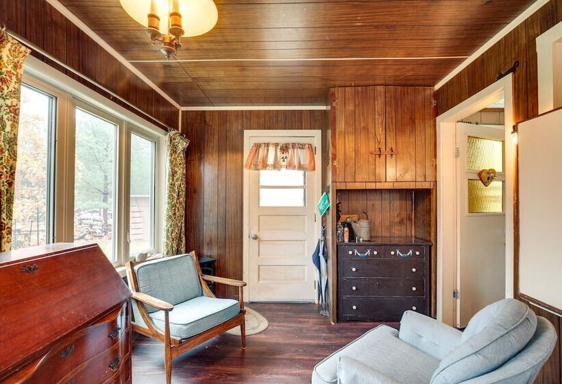 Charming Watersmeet Cabin W/ Dock On Kitty Island!