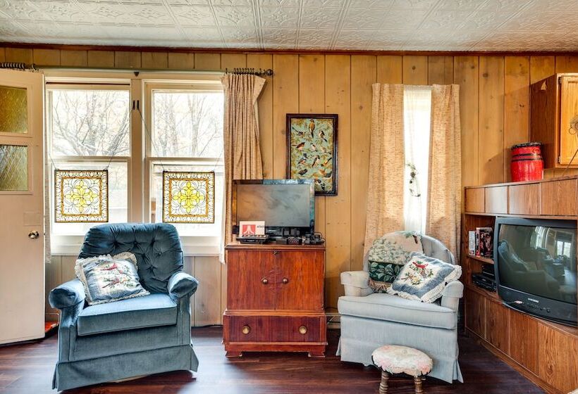 Charming Watersmeet Cabin W/ Dock On Kitty Island!